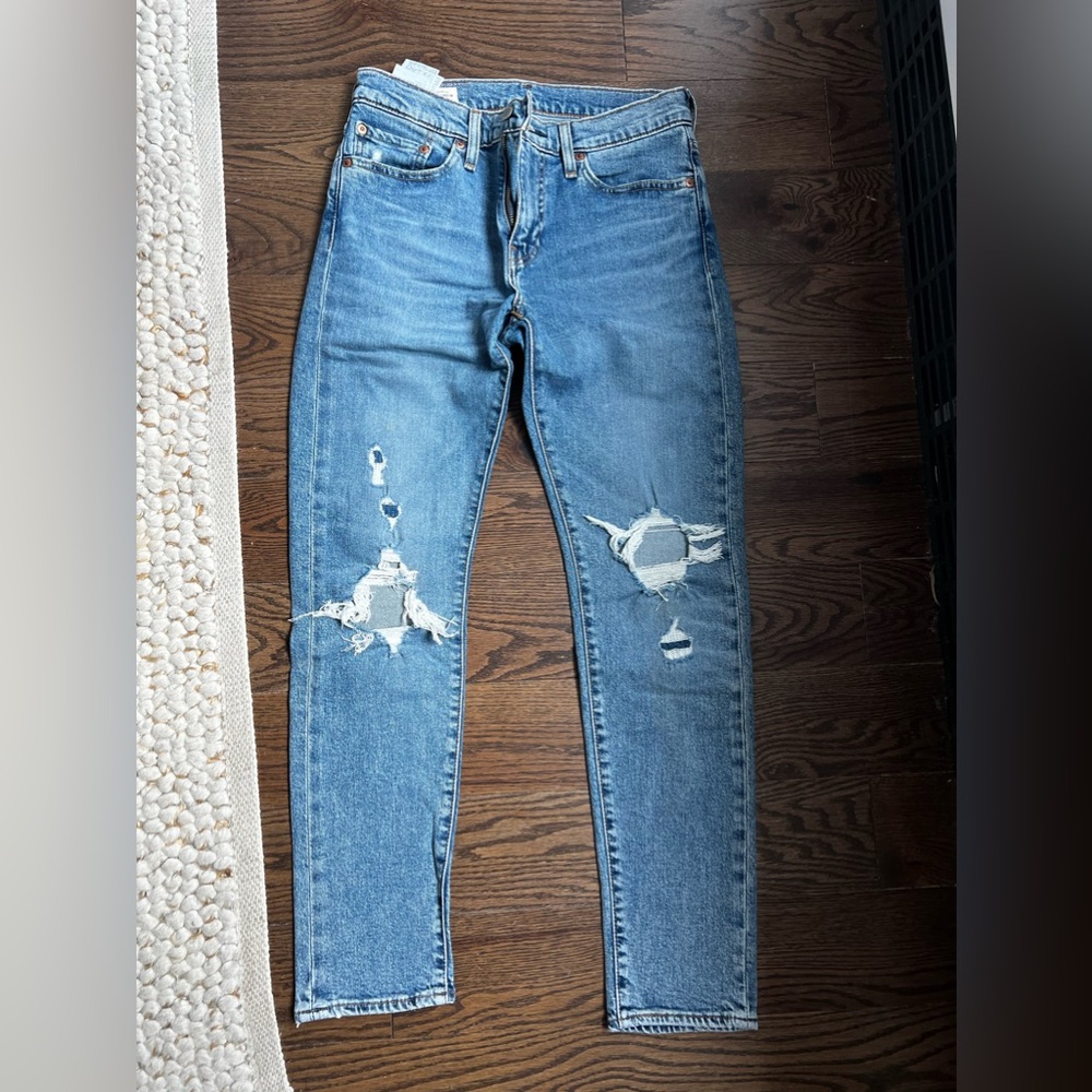 Levi’s ripped jeans
